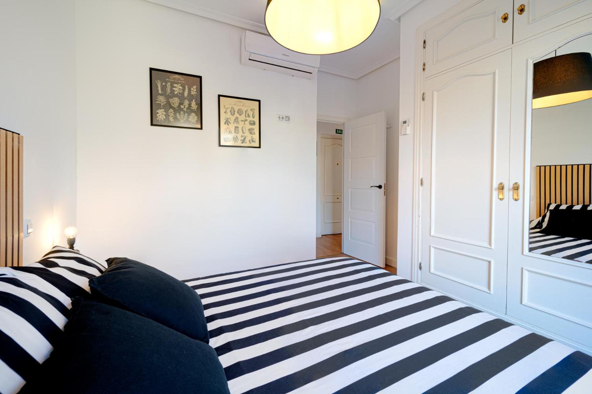 Apartament Glorieta Puerta De Toledo مدريد الغرفة الصورة